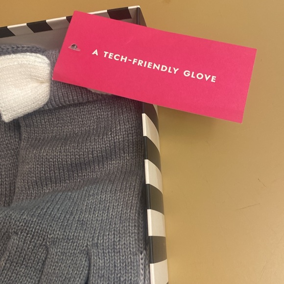 KATE SPADE 2pc HAT/ GLOVE SET WITH BOW & BOX - Picture 9 of 10